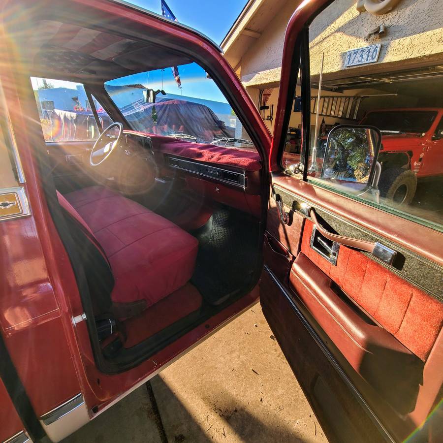 Chevrolet-silverado-c20-1985-red-7