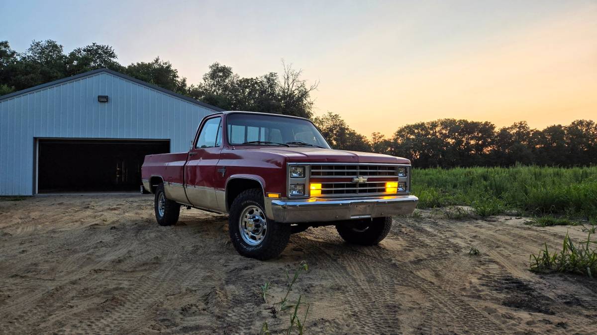 Chevrolet-silverado-c20-1985-red