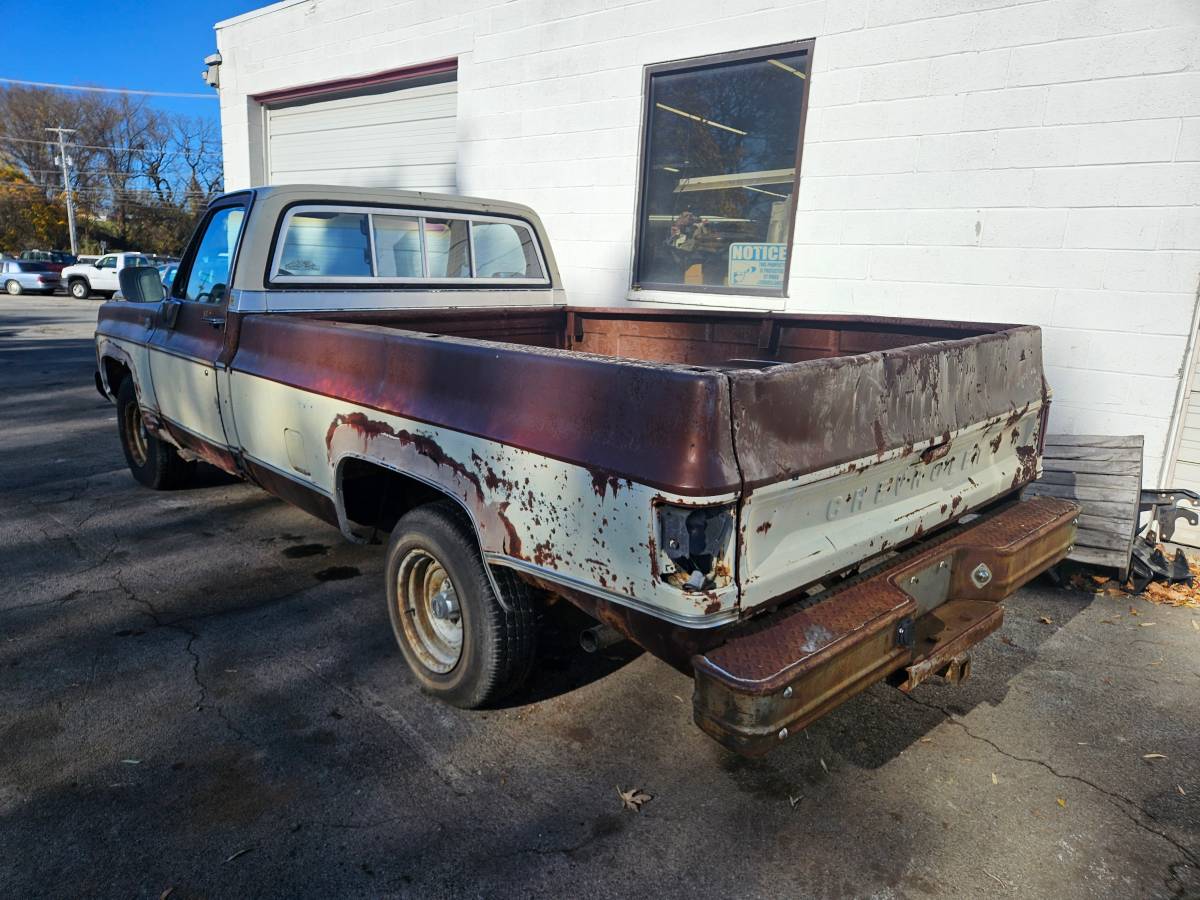 Chevrolet-silverado-diesel-1980-brown-3