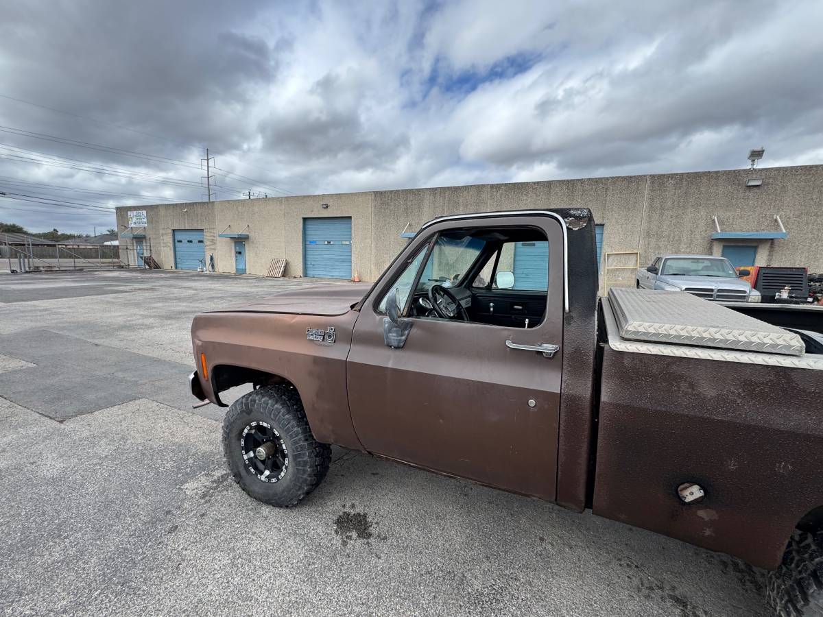 Chevrolet-silverado-k10-1978-brown-15