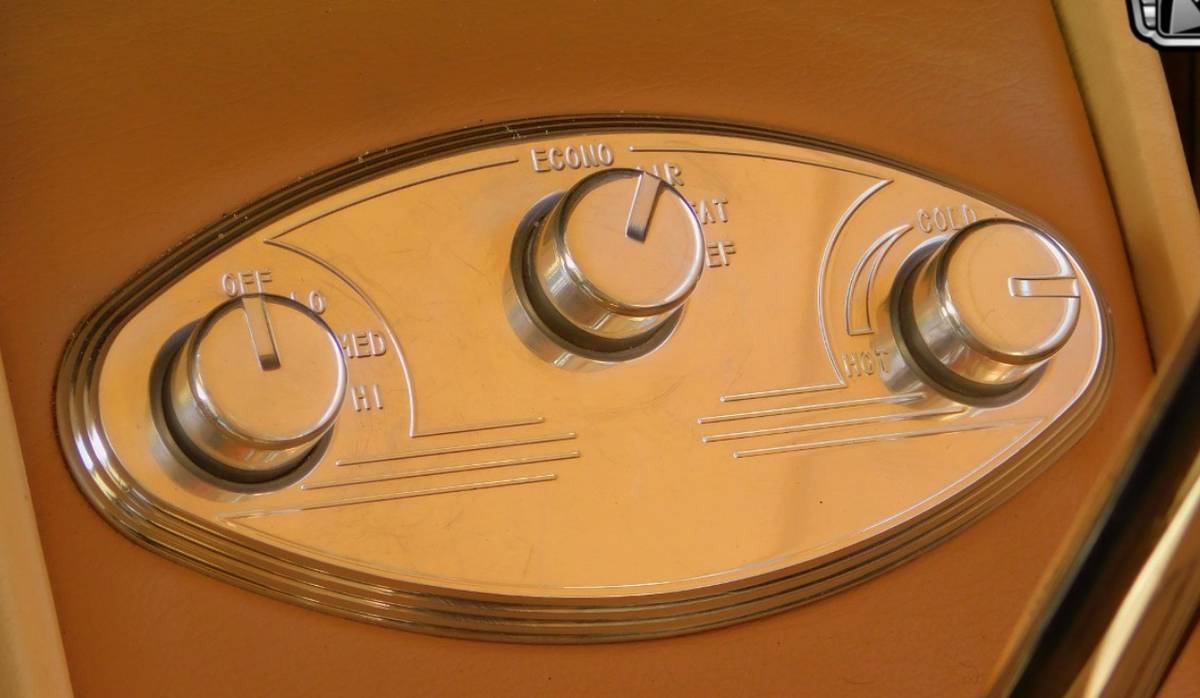 Chevrolet-standard-phaeton-1935-orange-19