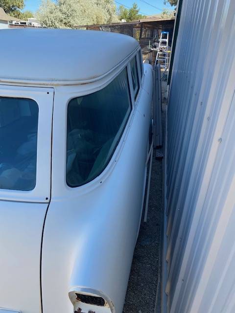 Chevrolet-station-wagon-1956-white-2