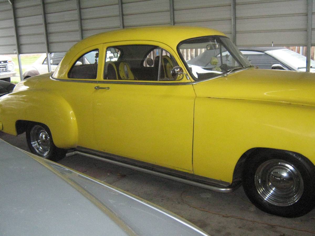 Chevrolet-styeline-delux-1949-yellow