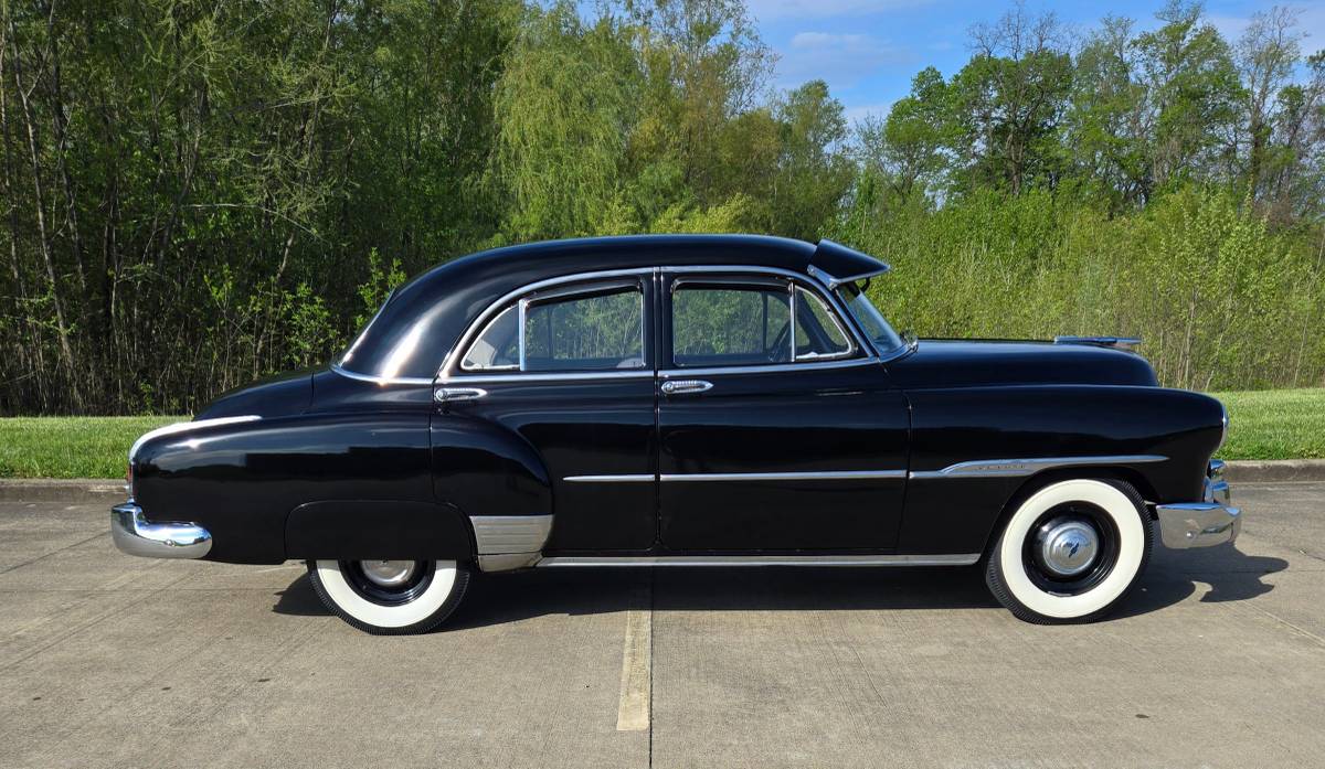 Chevrolet-styleline-deluxe-1951-black-12