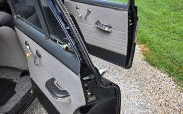 Chevrolet-styleline-deluxe-1951-black-17