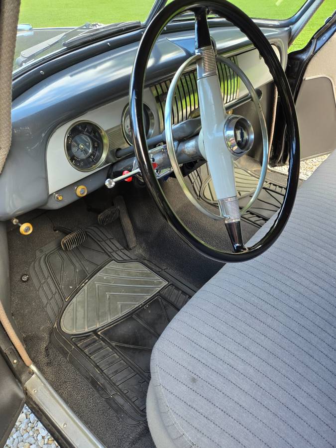 Chevrolet-styleline-deluxe-1951-black-21