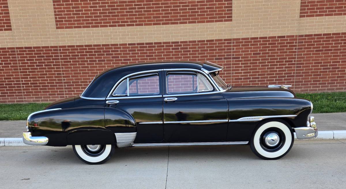 Chevrolet-styleline-deluxe-1951-black-4
