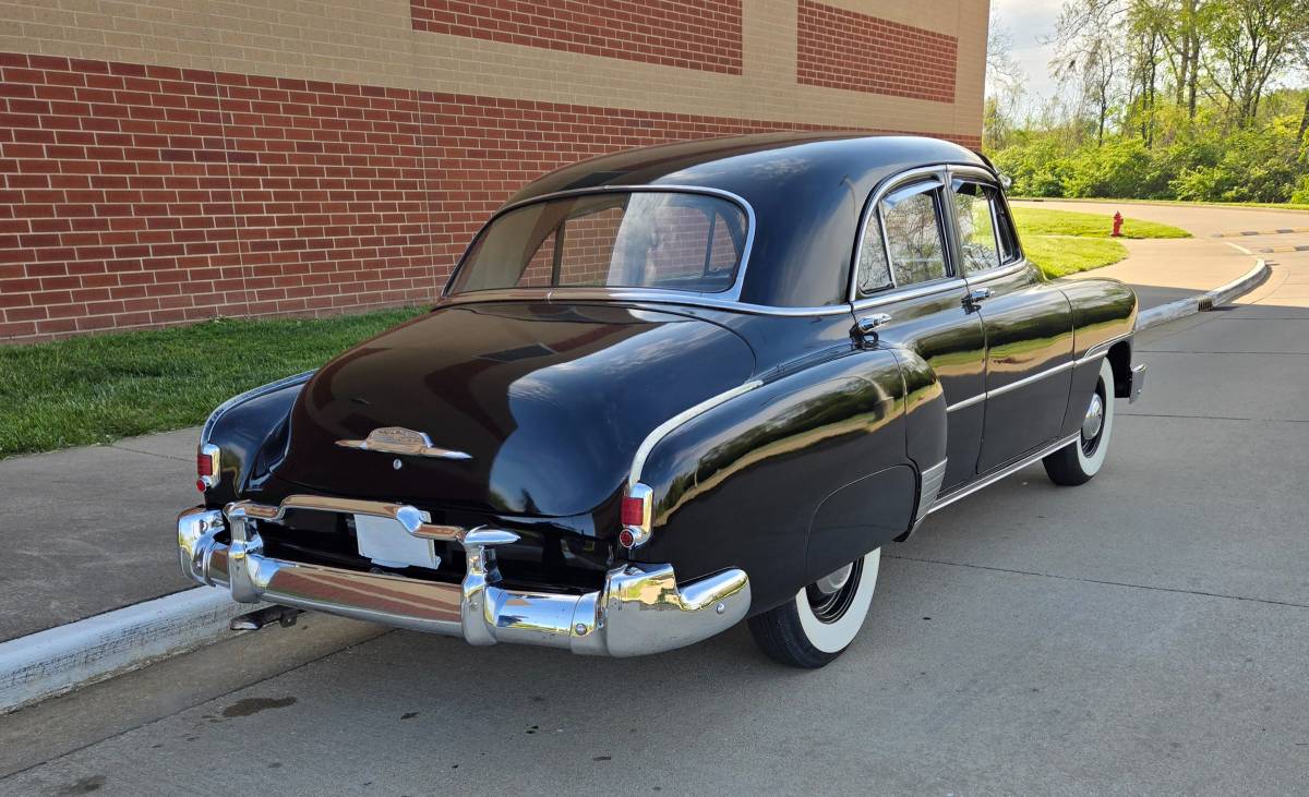 Chevrolet-styleline-deluxe-1951-black-6