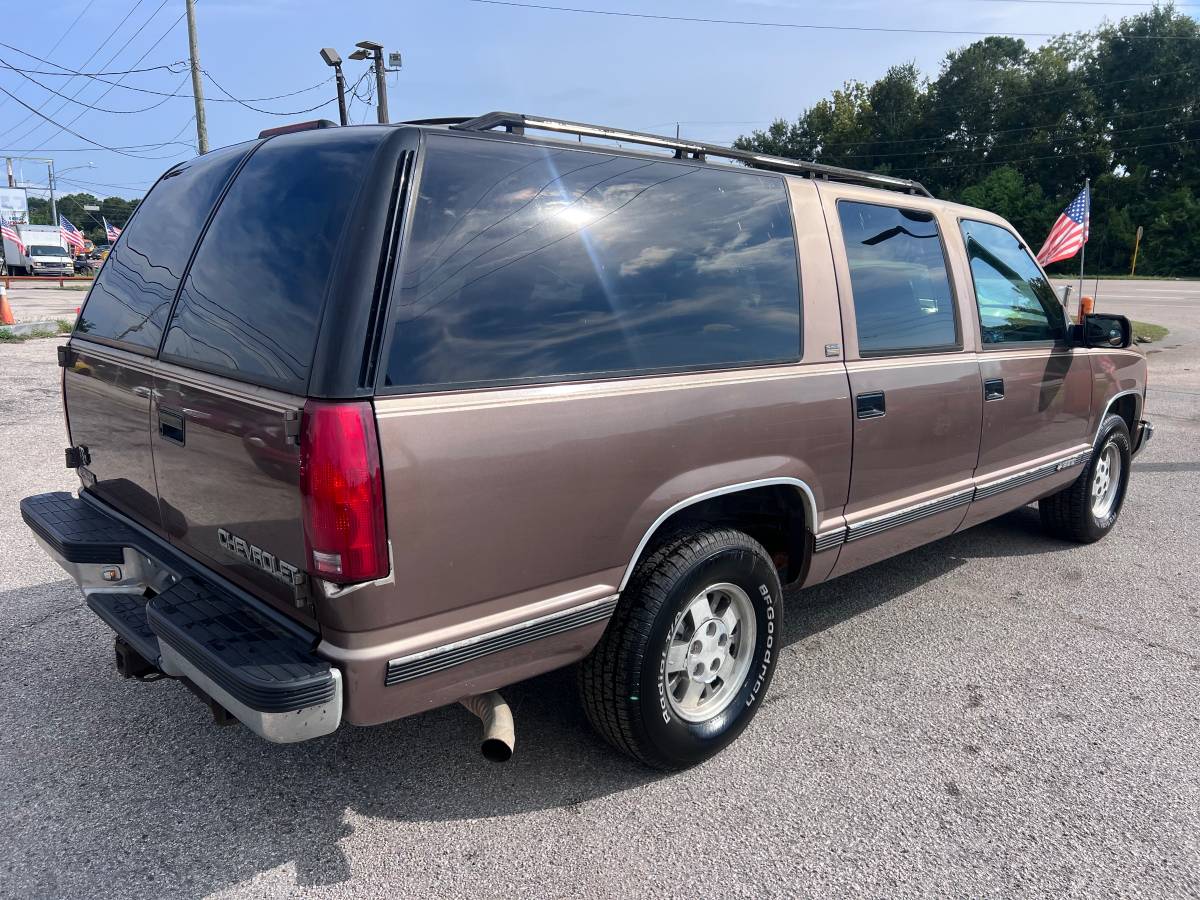 Chevrolet-sububrban-1994-3