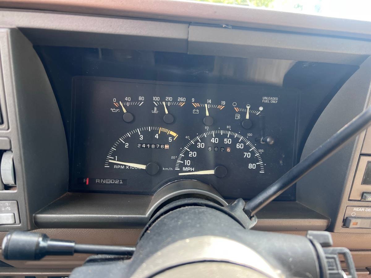 Chevrolet-sububrban-1994-9