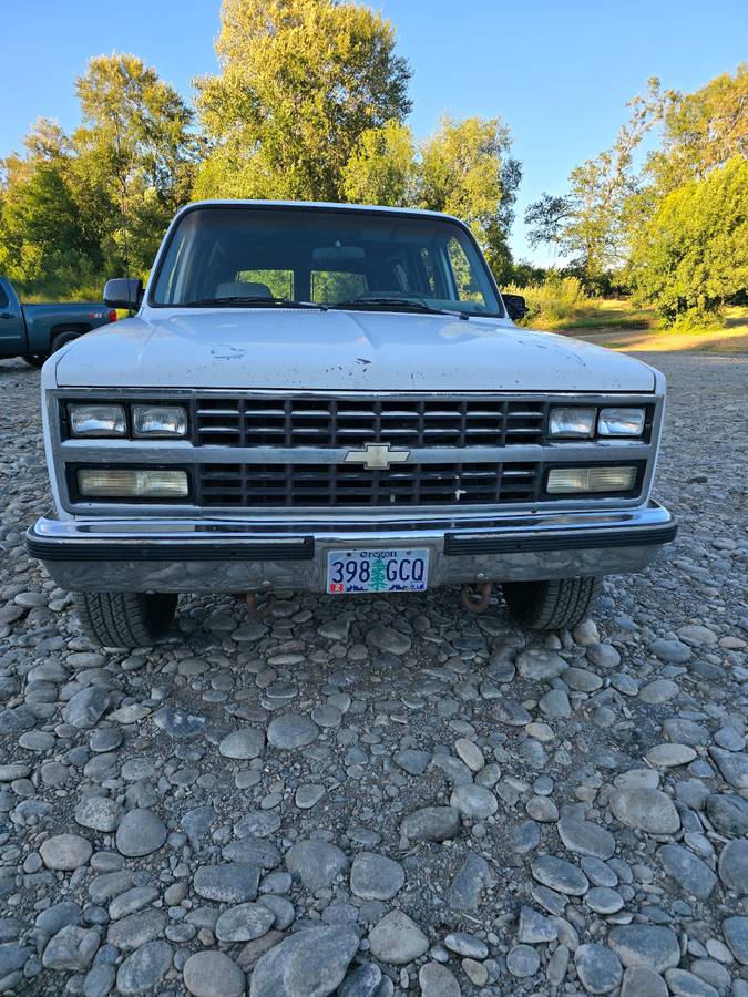 Chevrolet-suburban-12-ton-nominal-1990-white-1