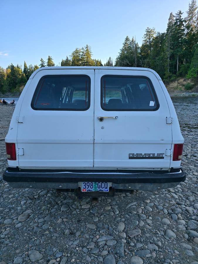 Chevrolet-suburban-12-ton-nominal-1990-white-3