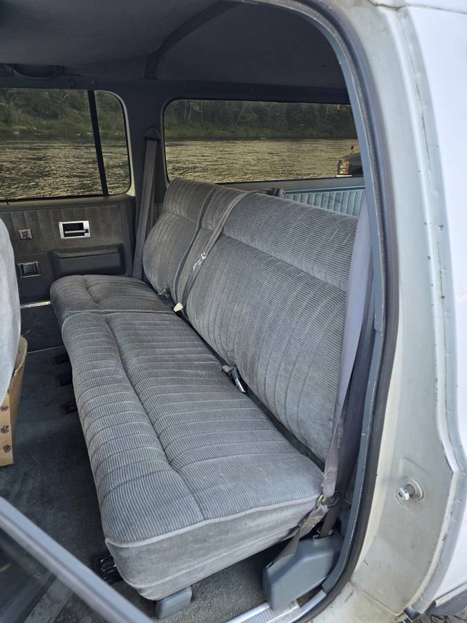 Chevrolet-suburban-12-ton-nominal-1990-white-6
