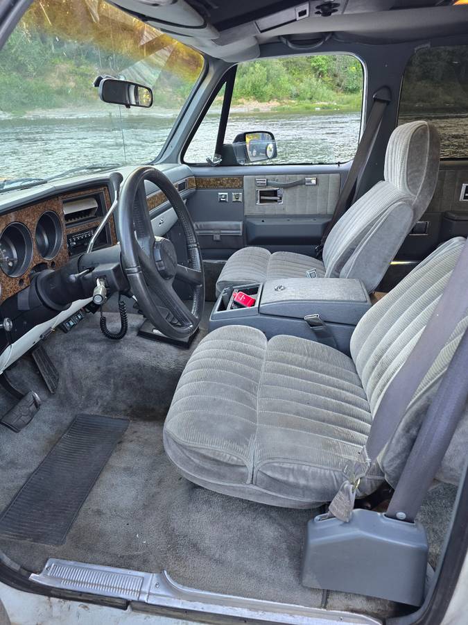 Chevrolet-suburban-12-ton-nominal-1990-white-7