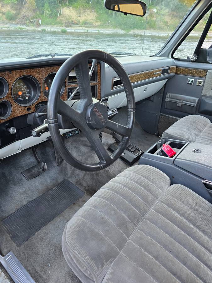 Chevrolet-suburban-12-ton-nominal-1990-white-8