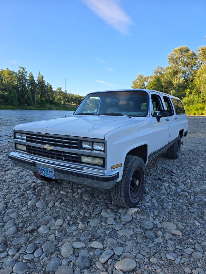 Chevrolet-suburban-12-ton-nominal-1990-white