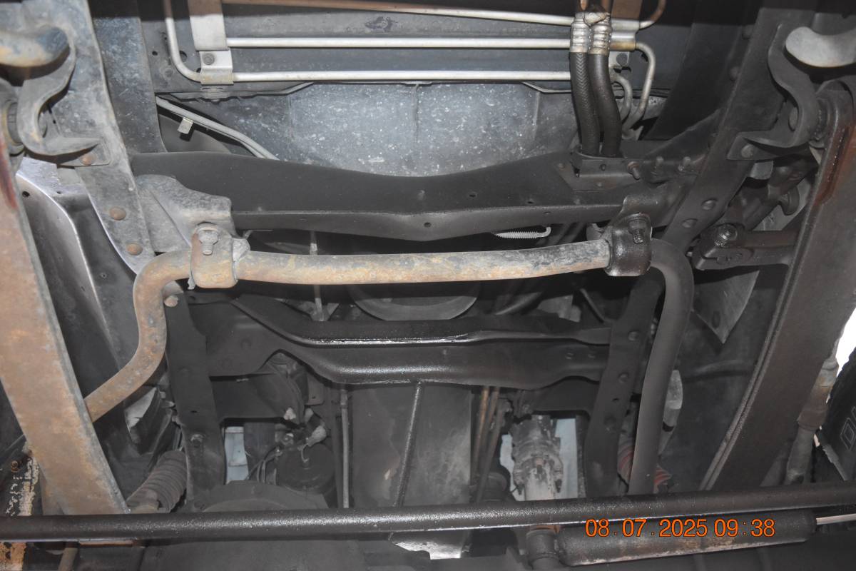 Chevrolet-suburban-12-ton-nominal-1991-white-1
