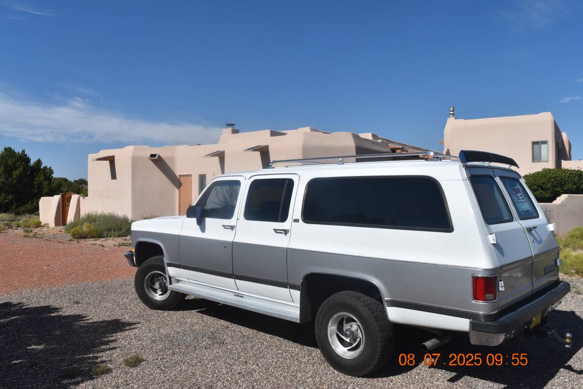 Chevrolet-suburban-12-ton-nominal-1991-white-12