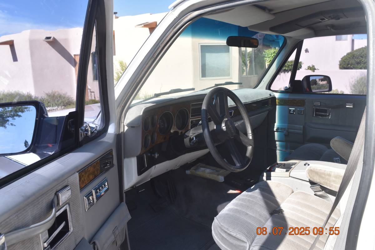 Chevrolet-suburban-12-ton-nominal-1991-white-13