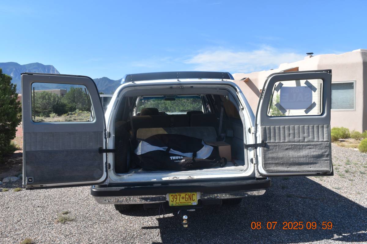 Chevrolet-suburban-12-ton-nominal-1991-white-18