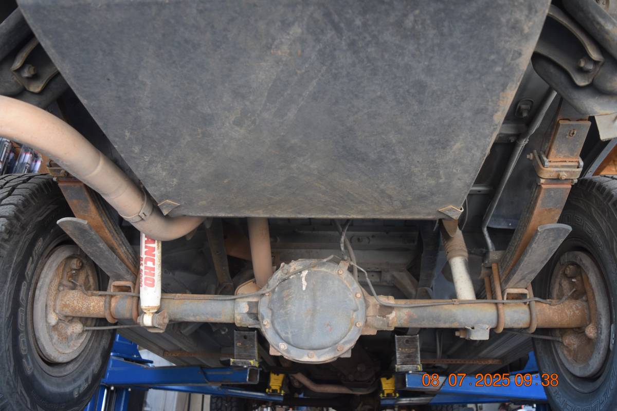 Chevrolet-suburban-12-ton-nominal-1991-white-4