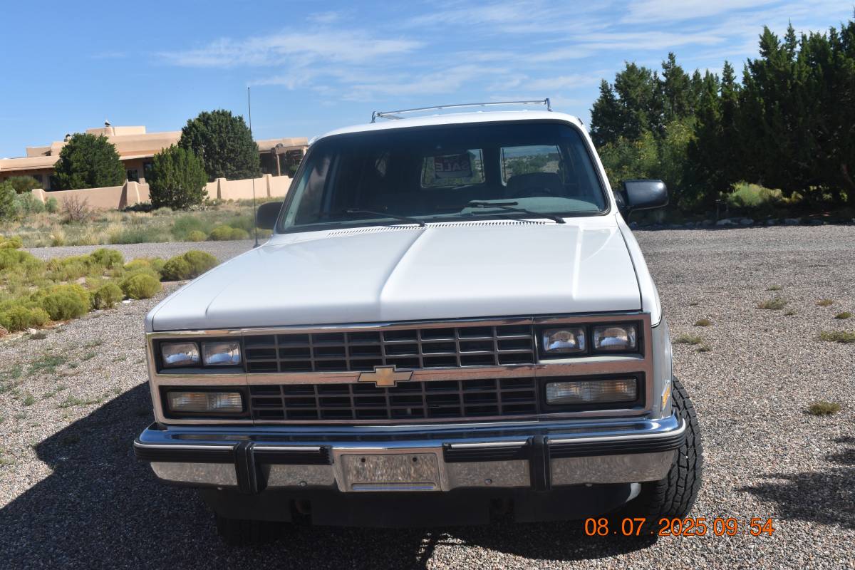 Chevrolet-suburban-12-ton-nominal-1991-white-7