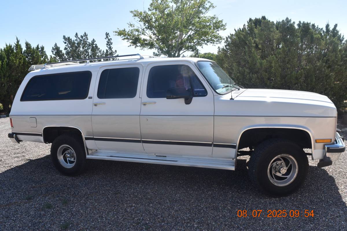Chevrolet-suburban-12-ton-nominal-1991-white-9
