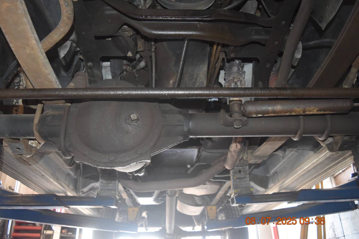Chevrolet-suburban-12-ton-nominal-1991-white