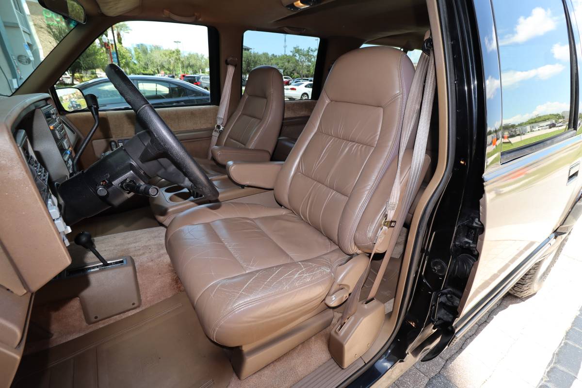 Chevrolet-suburban-12-ton-nominal-1994-black-14