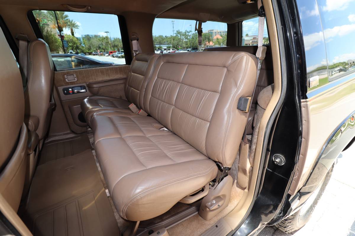 Chevrolet-suburban-12-ton-nominal-1994-black-15