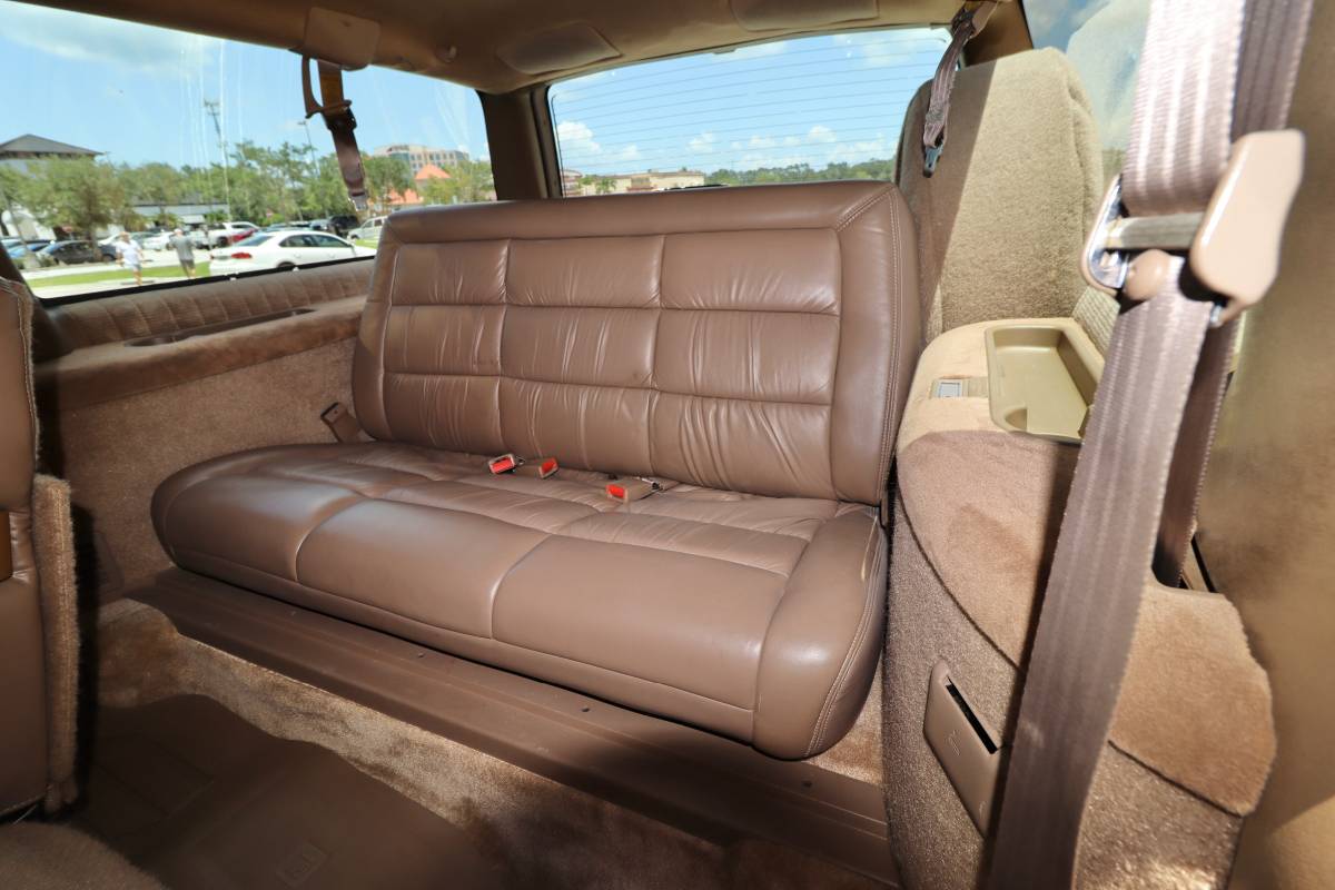 Chevrolet-suburban-12-ton-nominal-1994-black-16