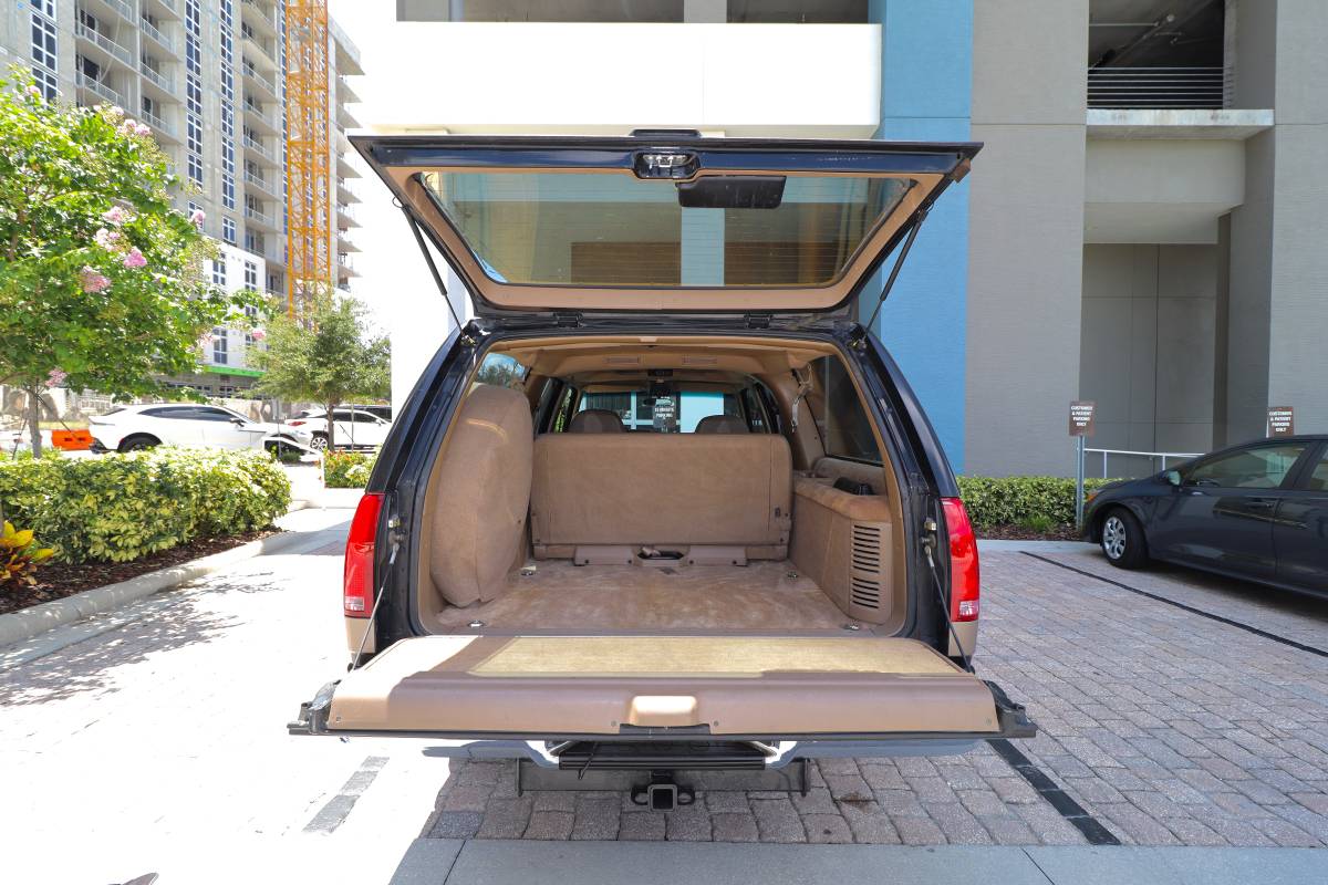 Chevrolet-suburban-12-ton-nominal-1994-black-17
