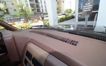 Chevrolet-suburban-12-ton-nominal-1994-black-19