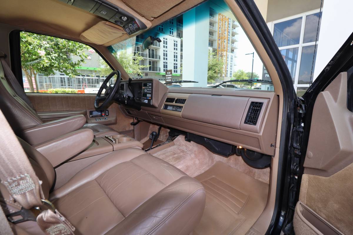 Chevrolet-suburban-12-ton-nominal-1994-black-20