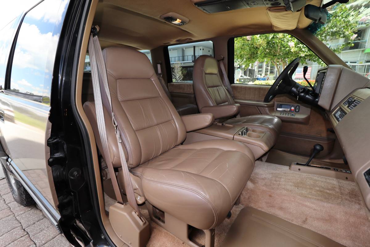 Chevrolet-suburban-12-ton-nominal-1994-black-21
