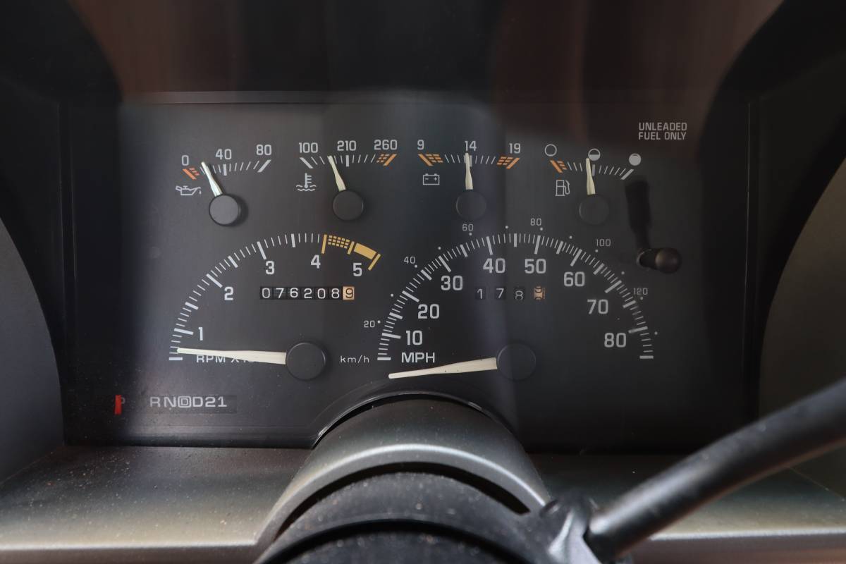 Chevrolet-suburban-12-ton-nominal-1994-black-23