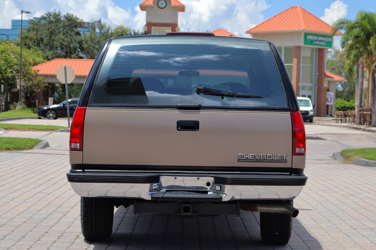 Chevrolet-suburban-12-ton-nominal-1994-black-3