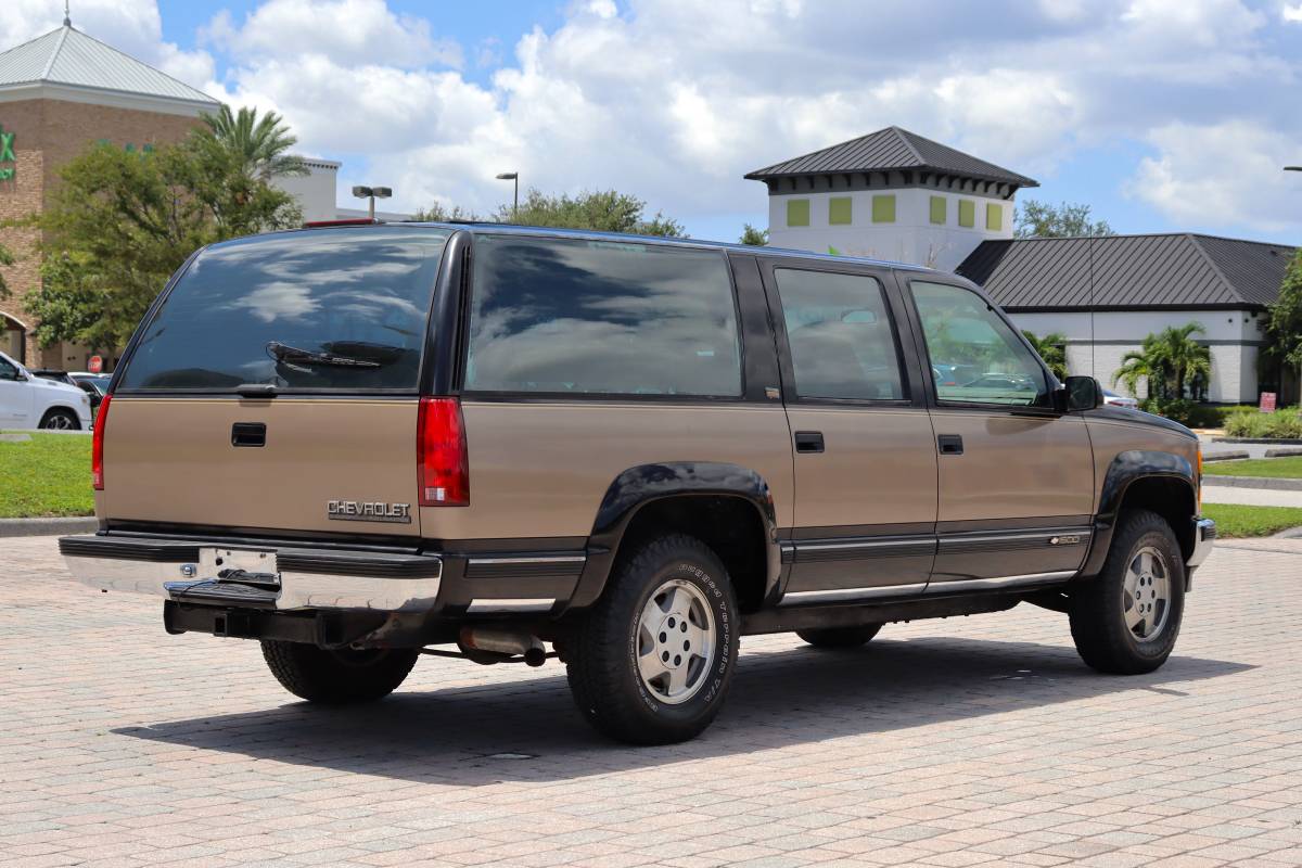 Chevrolet-suburban-12-ton-nominal-1994-black-4