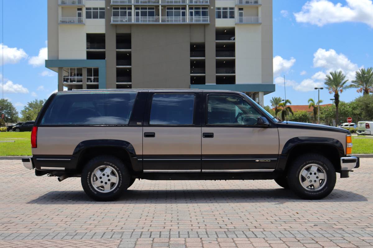 Chevrolet-suburban-12-ton-nominal-1994-black-5