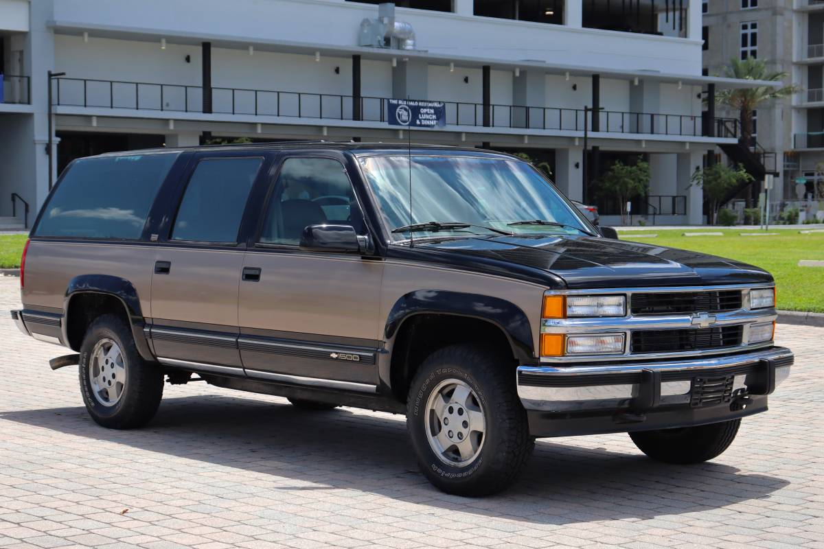 Chevrolet-suburban-12-ton-nominal-1994-black-8
