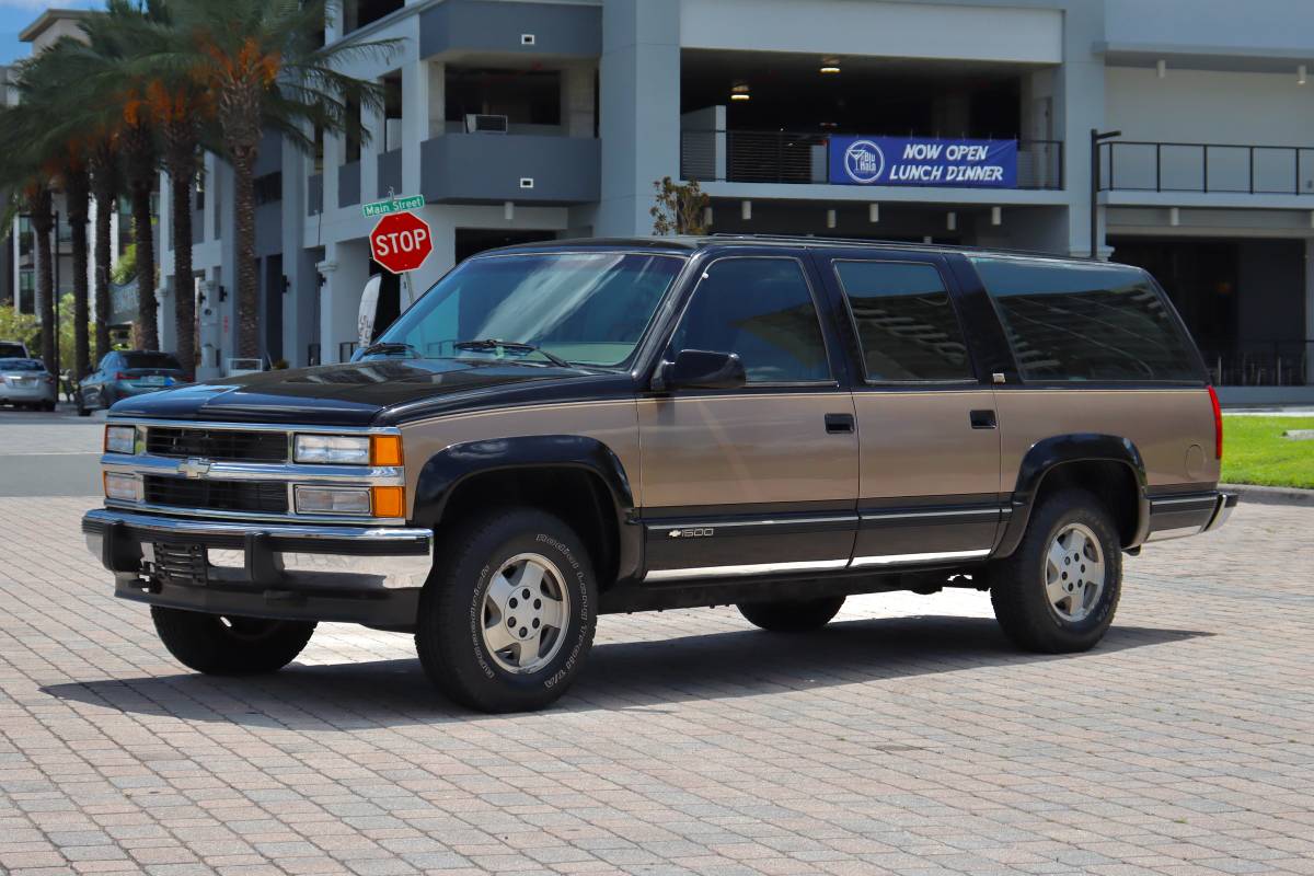Chevrolet-suburban-12-ton-nominal-1994-black