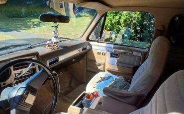 Chevrolet-suburban-1500-1986-brown-1