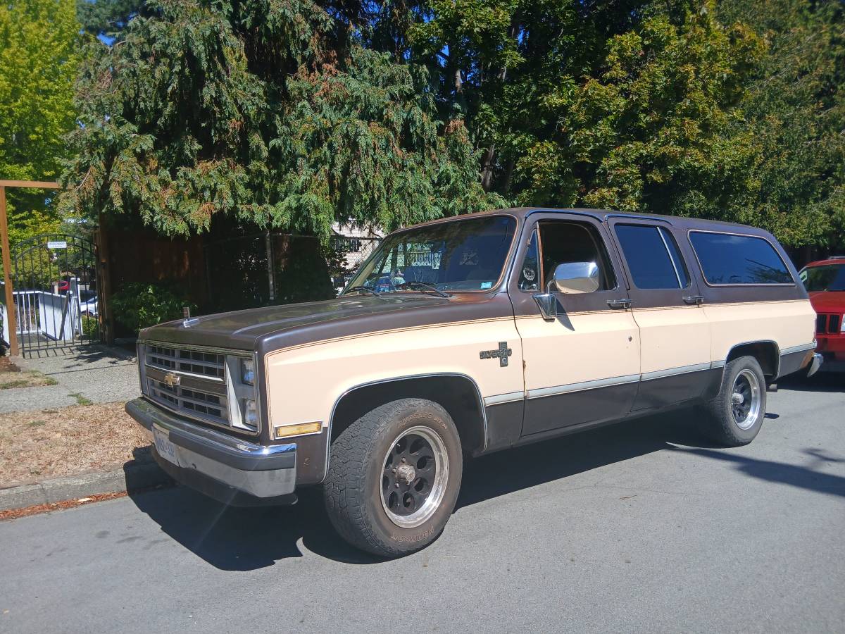 Chevrolet-suburban-1500-1986-brown