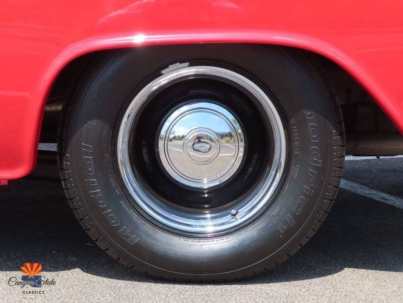 Chevrolet-suburban-1966-red-17