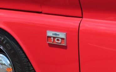 Chevrolet-suburban-1966-red-19