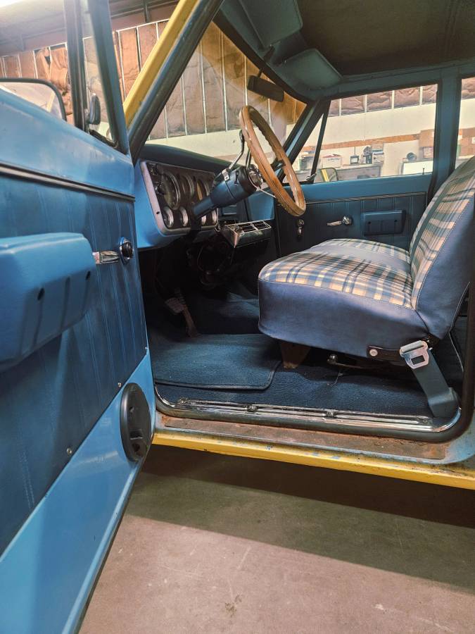 Chevrolet-suburban-1968-8