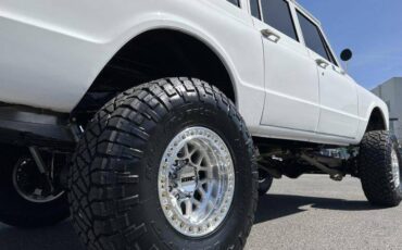 Chevrolet-suburban-1969-white-6
