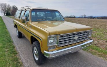 Chevrolet-suburban-1975-yellow-1