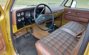 Chevrolet-suburban-1975-yellow-16