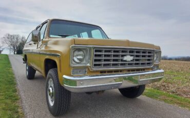 Chevrolet-suburban-1975-yellow-2